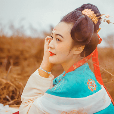 紅妝帶折扇女生頭像，唯美古風真人頭像