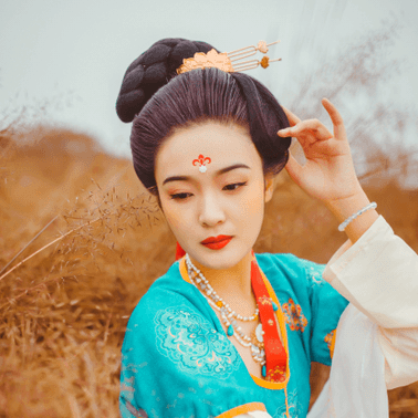 紅妝帶折扇女生頭像，唯美古風真人頭像