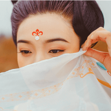 紅妝帶折扇女生頭像，唯美古風真人頭像