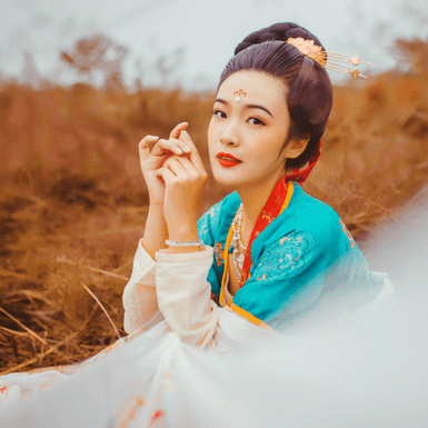 紅妝帶折扇女生頭像，唯美古風真人頭像