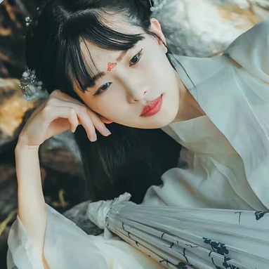 素衣帶傘和團(tuán)扇女生頭像，唯美古風(fēng)真人頭像