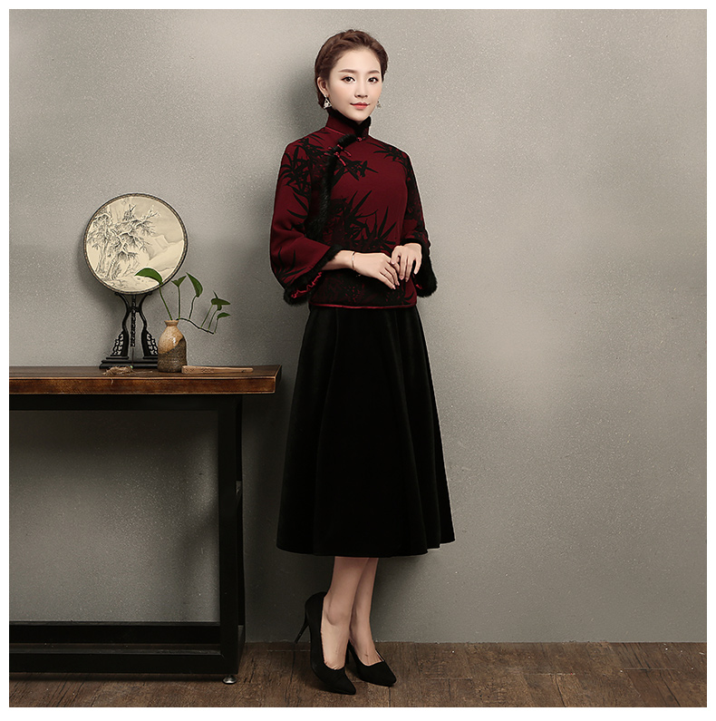 黑紅畫(huà)竹復(fù)古毛包邊女士唐裝
