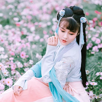 花叢中女生頭像，唯美古風(fēng)真人頭像