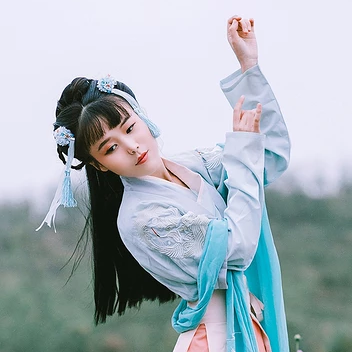 花叢中女生頭像，唯美古風(fēng)真人頭像