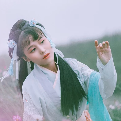 花叢中女生頭像，唯美古風(fēng)真人頭像