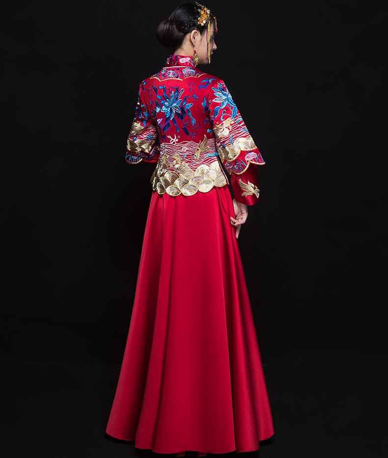 古典花紋刺繡中式禮服，新娘結(jié)婚禮服
