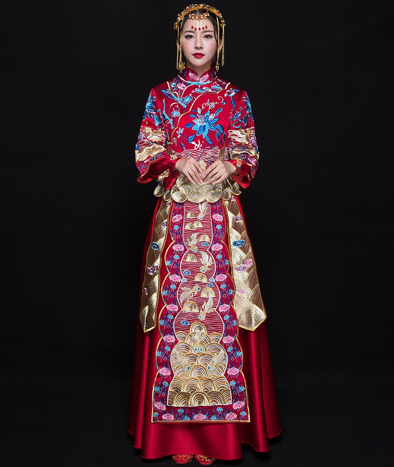古典花紋刺繡中式禮服，新娘結(jié)婚禮服