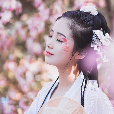 嬌艷粉色桃花女生頭像，唯美古風(fēng)真人頭像