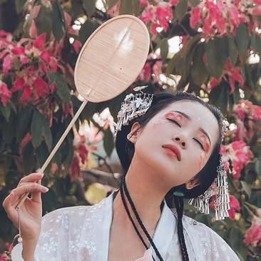 嬌艷粉色桃花女生頭像，唯美古風(fēng)真人頭像