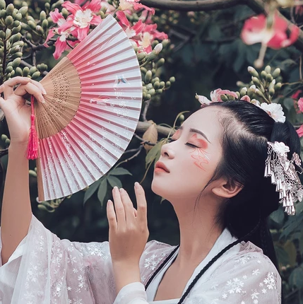 嬌艷粉色桃花女生頭像，唯美古風(fēng)真人頭像