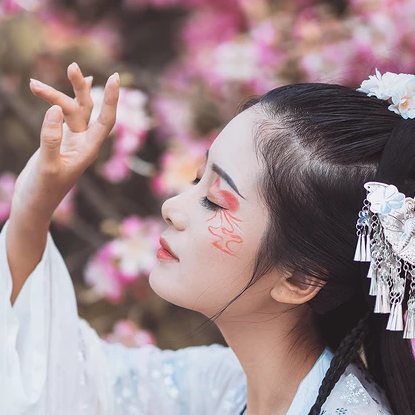 嬌艷粉色桃花女生頭像，唯美古風(fēng)真人頭像