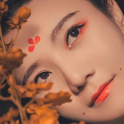 嬌艷帶團(tuán)扇紅衣女生頭像，唯美古風(fēng)真人頭像