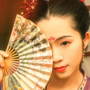 漢服帶折扇女生頭像,唯美古風(fēng)真人頭像