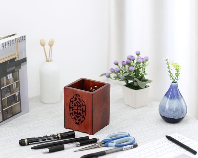 時(shí)尚福連文苑花梨木筆筒