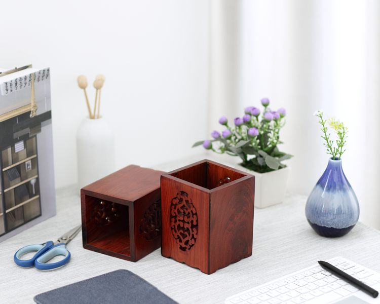 時(shí)尚福連文苑花梨木筆筒