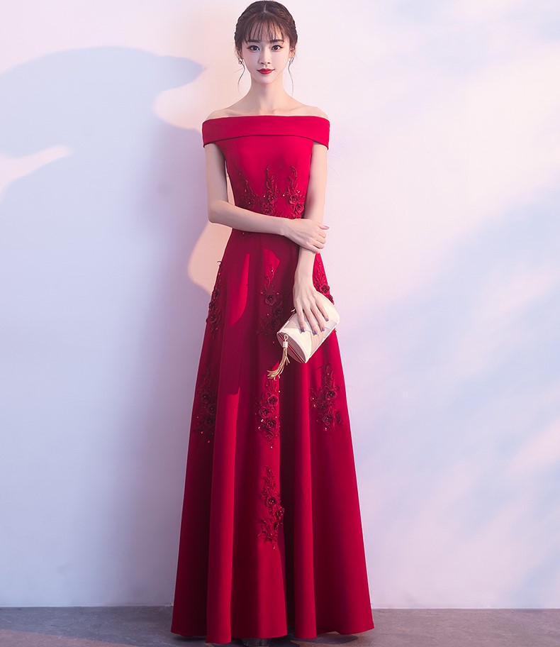 一字肩中式禮服，蕾絲花裝飾晚禮服