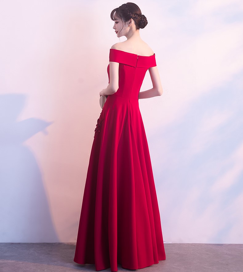 一字肩中式禮服，蕾絲花裝飾晚禮服
