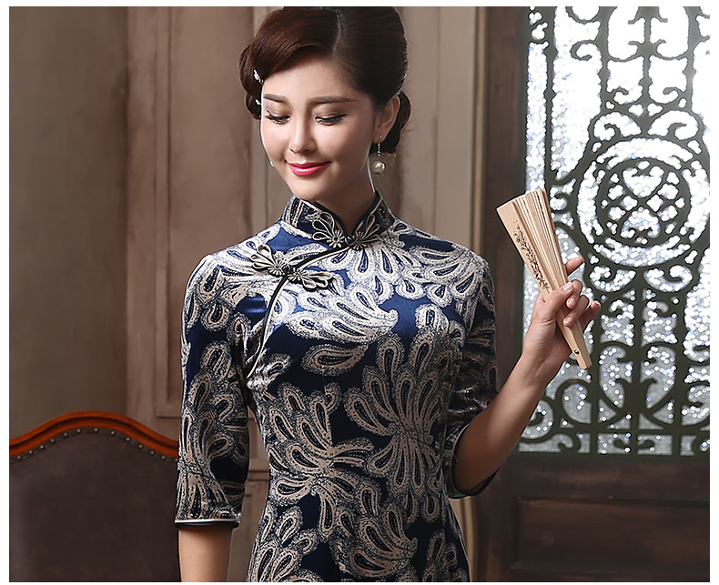 古韻貴媚旗袍，復(fù)古絲絨中袖旗袍裙