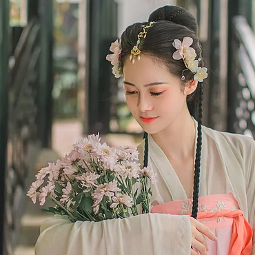 粉嫩花朵少女頭像，唯美古風(fēng)真人頭像