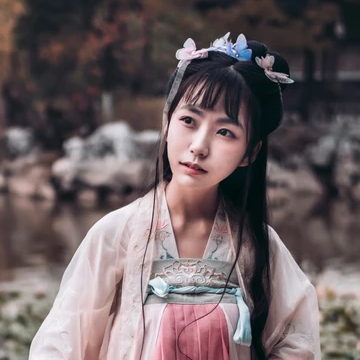 粉紅少女帶團扇頭像，唯美古風(fēng)真人頭像