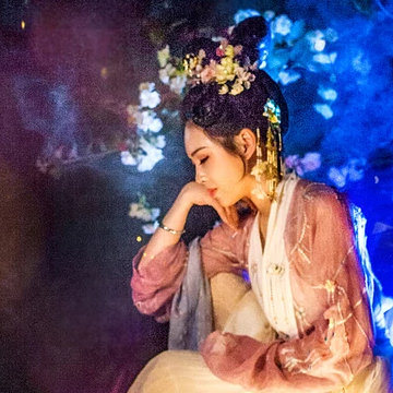 五彩星空提燈少女頭像，唯美古風(fēng)真人頭像