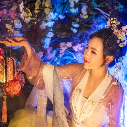 五彩星空提燈少女頭像，唯美古風(fēng)真人頭像