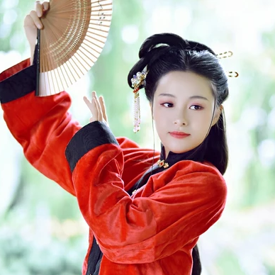 紅衣華服女生頭像，唯美古風(fēng)真人頭像