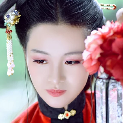 紅衣華服女生頭像，唯美古風(fēng)真人頭像