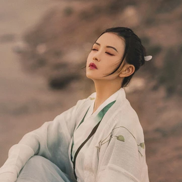 瀟灑騎馬女生頭像，唯美古風(fēng)真人頭像