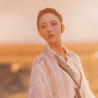 瀟灑騎馬女生頭像，唯美古風(fēng)真人頭像