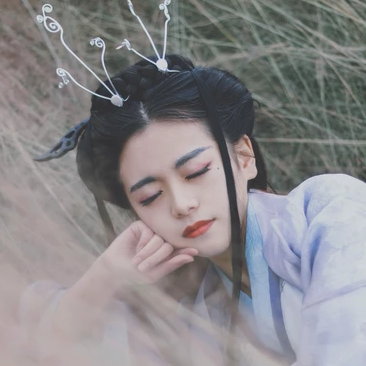 風(fēng)中俠客女生頭像，唯美古風(fēng)真人頭像