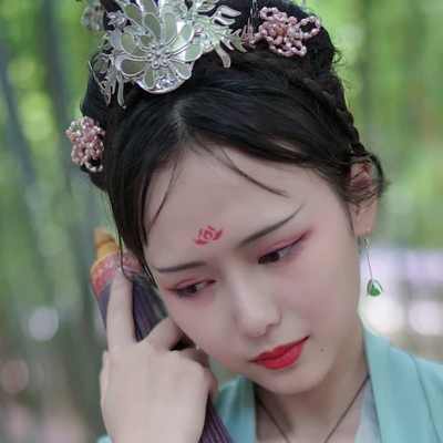 嬌艷帶團扇女生頭像，唯美古風(fēng)真人頭像