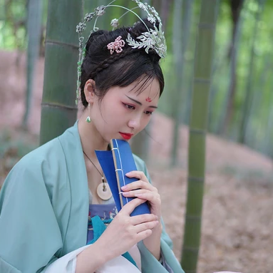 嬌艷帶團扇女生頭像，唯美古風(fēng)真人頭像
