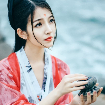 紅妝紗衣女生頭像，唯美古風(fēng)真人頭像