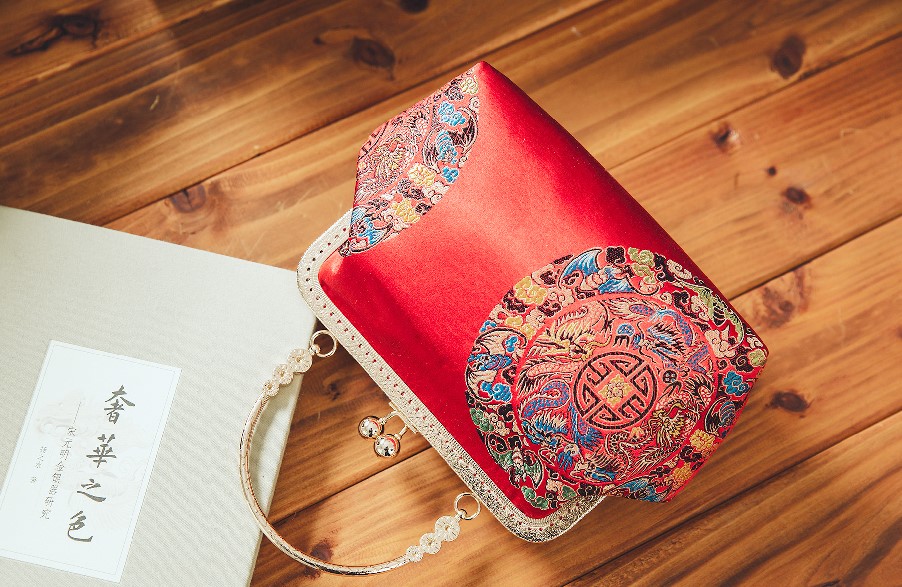福連文苑特色紅色龍團(tuán)圖案手工包