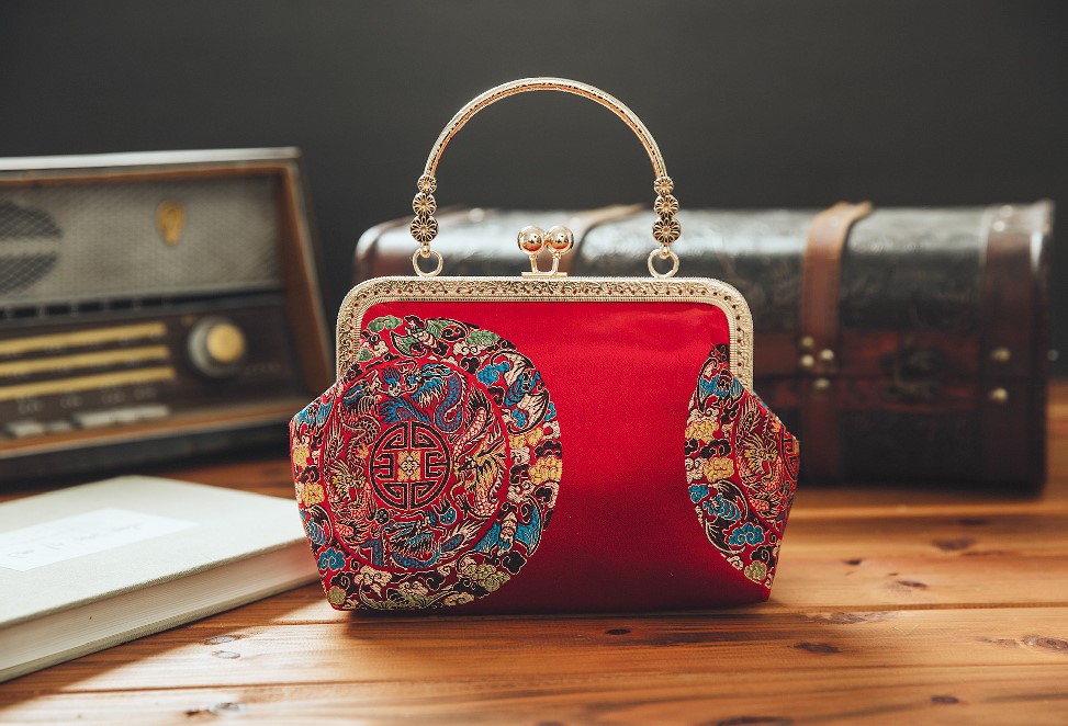 福連文苑特色紅色龍團(tuán)圖案手工包