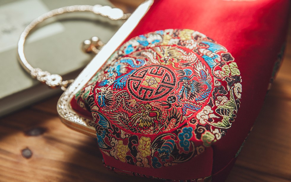 福連文苑特色紅色龍團(tuán)圖案手工包