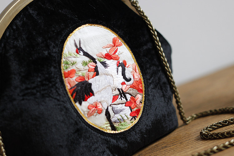 復(fù)古仙鶴刺繡斜跨包，唯美黑色絲絨手工包