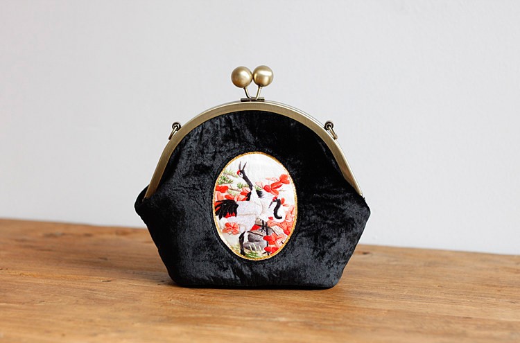 復(fù)古仙鶴刺繡斜跨包，唯美黑色絲絨手工包