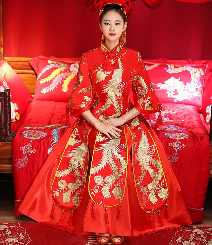 中式傳統(tǒng)新娘禮服，金絲刺繡中式禮服
