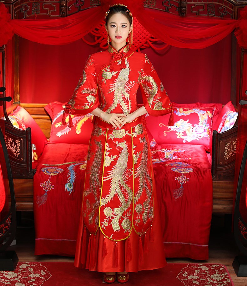 中式傳統(tǒng)新娘禮服，金絲刺繡中式禮服