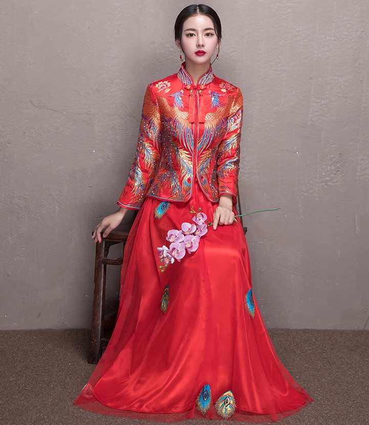 鳳凰刺繡新娘禮服，輕紗裙擺中式禮服