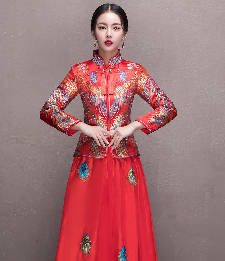 鳳凰刺繡新娘禮服，輕紗裙擺中式禮服