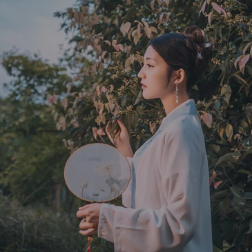 文藝帶團(tuán)扇女生頭像，唯美古風(fēng)真人頭像