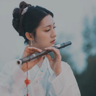 文藝帶團(tuán)扇女生頭像，唯美古風(fēng)真人頭像