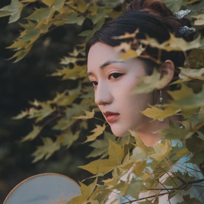 文藝帶團(tuán)扇女生頭像，唯美古風(fēng)真人頭像