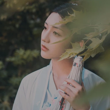 文藝帶團(tuán)扇女生頭像，唯美古風(fēng)真人頭像