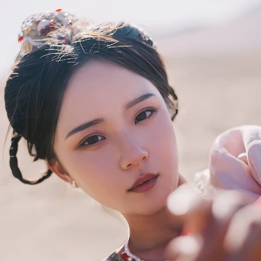 沙漠紅衣女子頭像，唯美古風(fēng)真人頭像