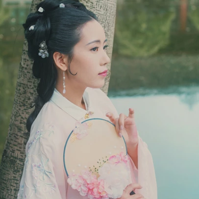 花仙子帶團(tuán)扇頭像,唯美古風(fēng)真人頭像