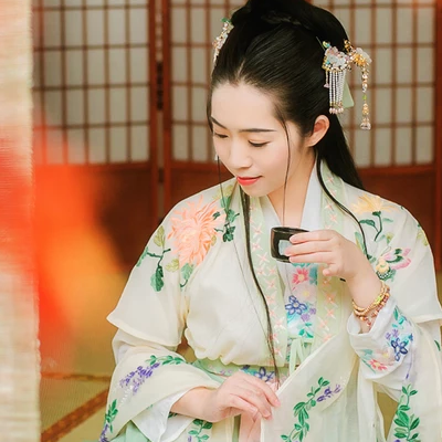 秋意楓葉帶團(tuán)扇頭像,唯美古風(fēng)真人頭像